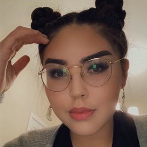 Meet your Posher, Emmy